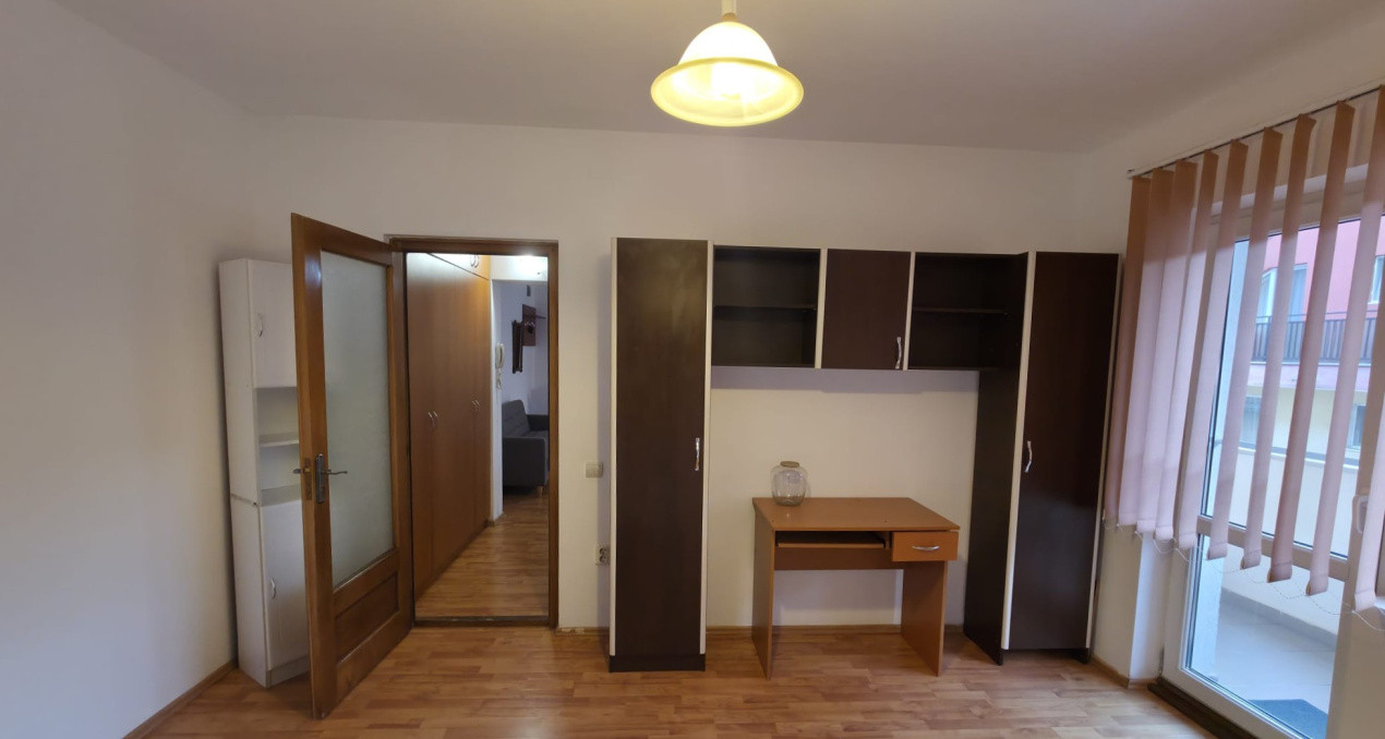 Apartament cu 2 camere semidecomandat, Str. Hameiului 3 