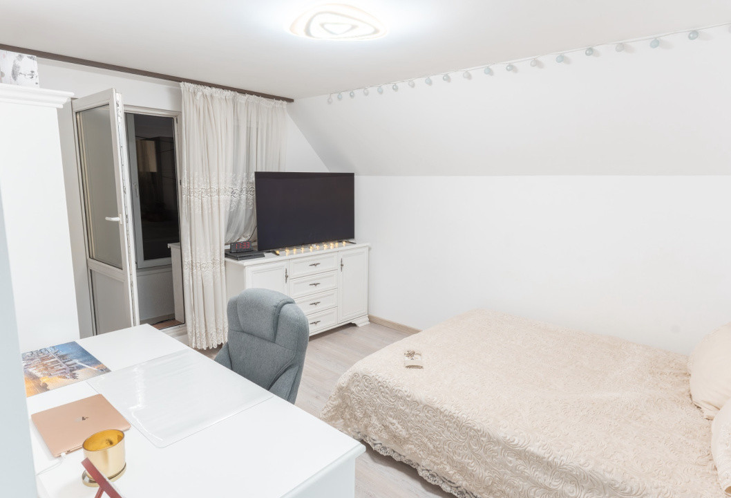 Pensiune Turistică cu Sala de Mese + Casă de Locuit în Cristesti 