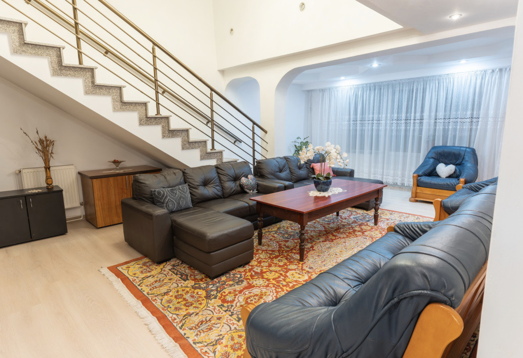 Pensiune Turistică cu Sala de Mese + Casă de Locuit în Cristesti 