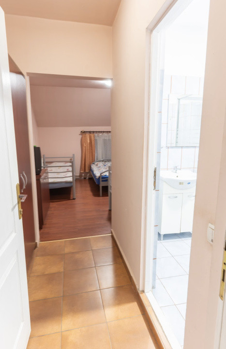 Pensiune Turistică cu Sala de Mese + Casă de Locuit în Cristesti 