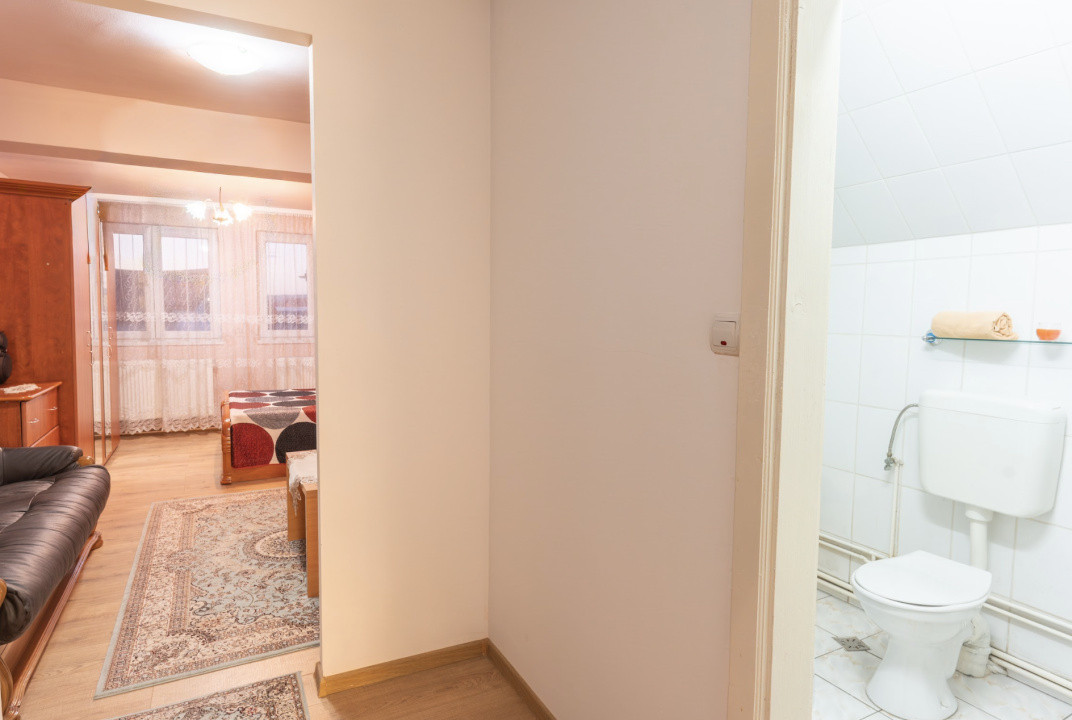 Pensiune Turistică cu Sala de Mese + Casă de Locuit în Cristesti 