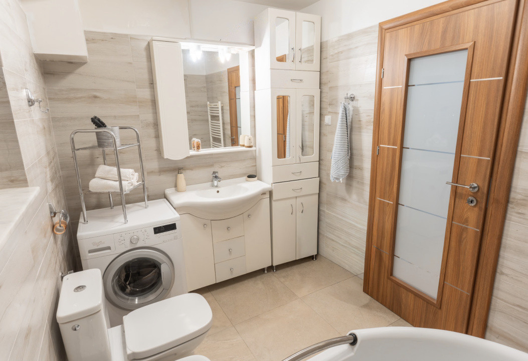 Pensiune Turistică cu Sala de Mese + Casă de Locuit în Cristesti 