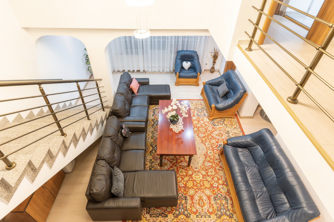 Pensiune Turistică cu Sala de Mese + Casă de Locuit în Cristesti 