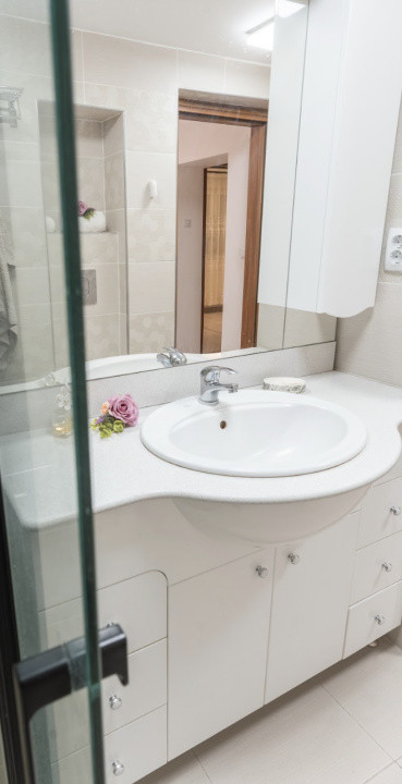 Pensiune Turistică cu Sala de Mese + Casă de Locuit în Cristesti 