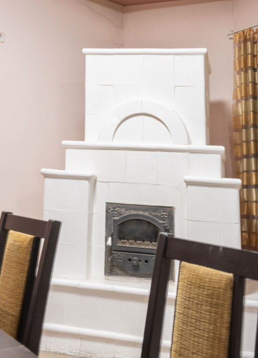 Pensiune Turistică cu Sala de Mese + Casă de Locuit în Cristesti 