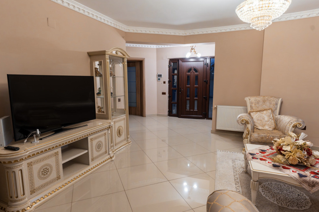 Casă modernă P + M în Cristești, 6 cam, construită de constructor local