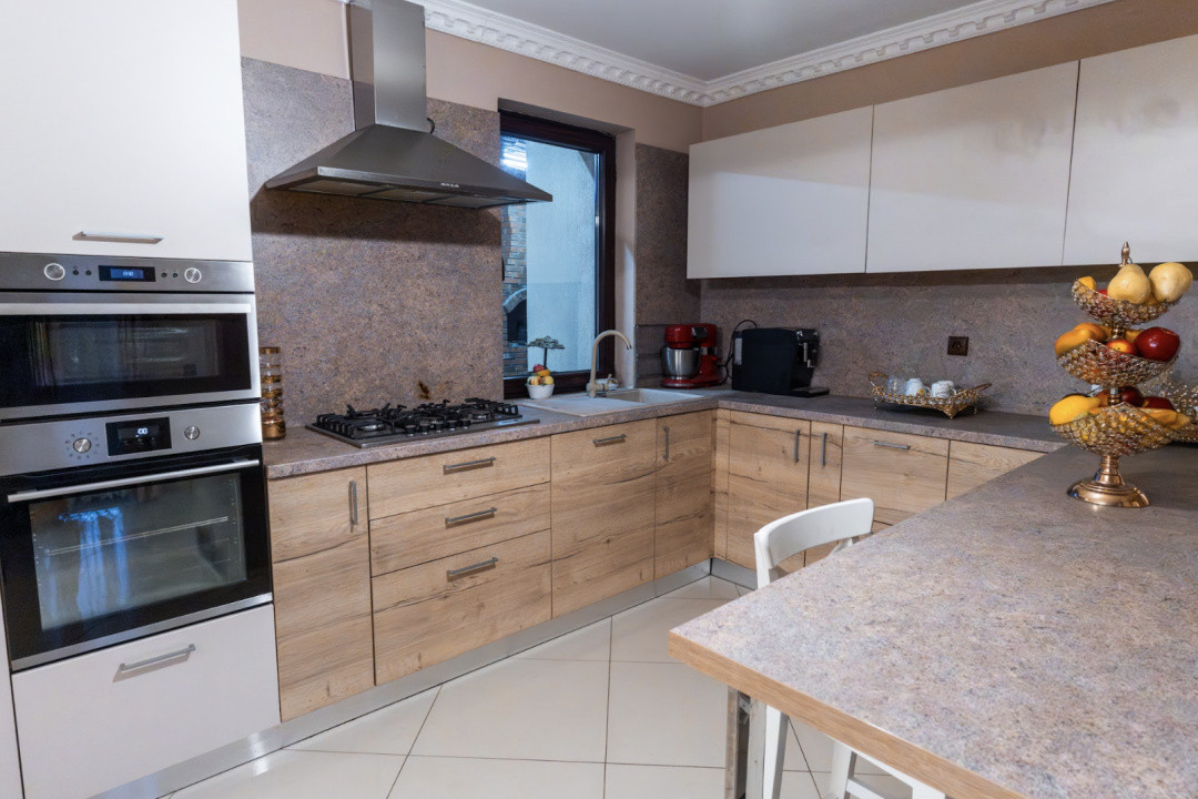 Casă modernă P + M în Cristești, 6 cam, construită de constructor local