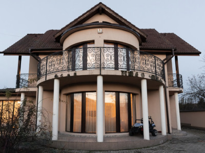 Casă modernă P + M în Cristești, 6 cam, construită de constructor local