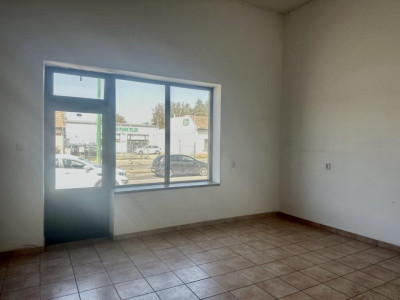Spatiu comercial stradal cu vitrina, GH. DOJA - expunere excelenta!