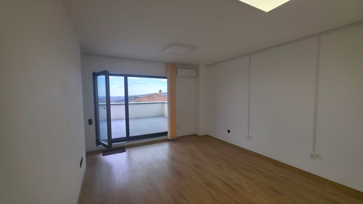 Spatiu Premium în Duplex pentru birou: 6 Camere, Infrastructură IT, Parcare