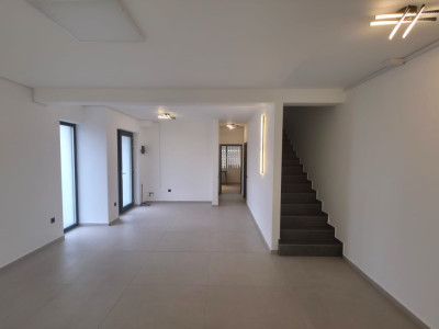 Spatiu Premium în Duplex pentru birou: 6 Camere, Infrastructură IT, Parcare