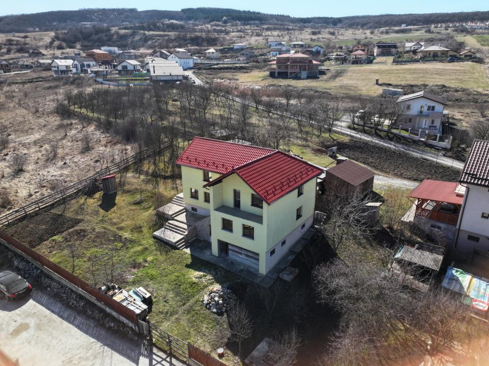 Casă individuală pe 1000 mp teren la preț de duplex:  Strada Iris, Chinteni