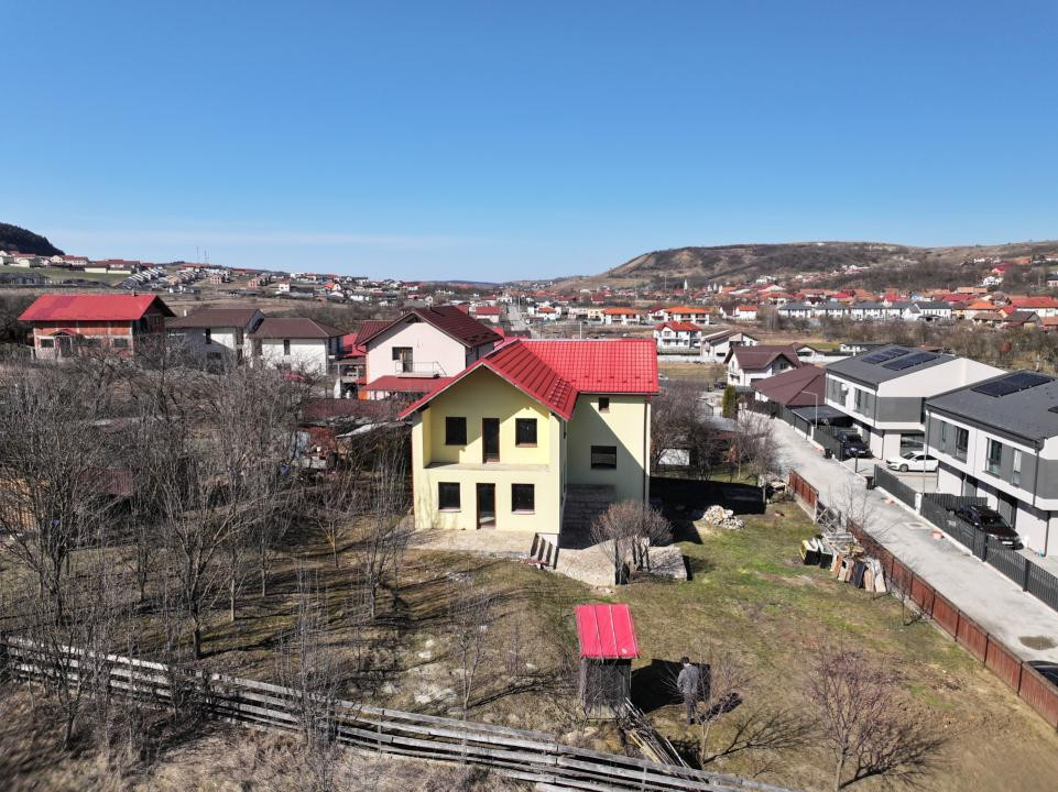 Casă individuală pe 1000 mp teren la preț de duplex:  Strada Iris, Chinteni