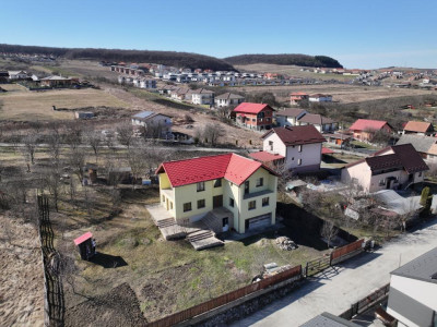 Casă individuală pe 1000 mp teren la preț de duplex:  Strada Iris, Chinteni