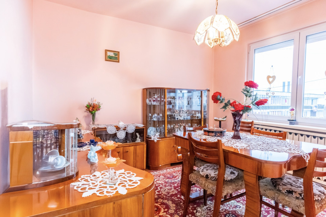 Apartament Luminos și Îngrijit cu 3 Camere + 2 Băi – Vedere Panoramică