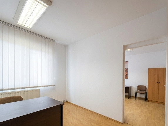 Spatii - logistic sau productie - UNGHENI - acces TIR - de la 409 mp la 2112 mp!