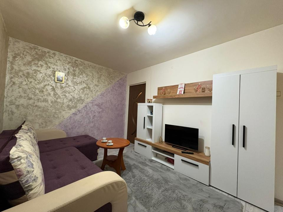Apartament primitor si renovat, la parterul unui bloc inconjurat de verdeata!