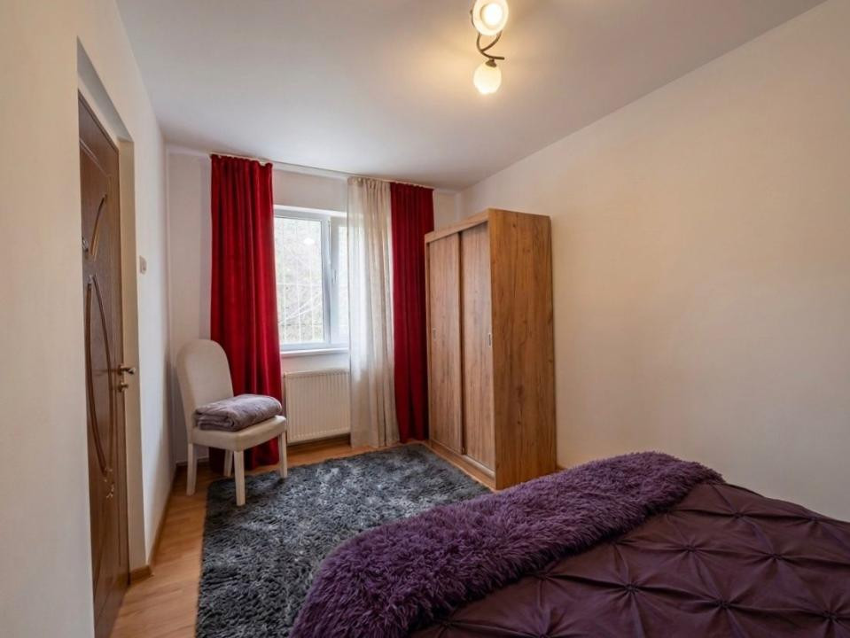 Apartament primitor si renovat, la parterul unui bloc inconjurat de verdeata!