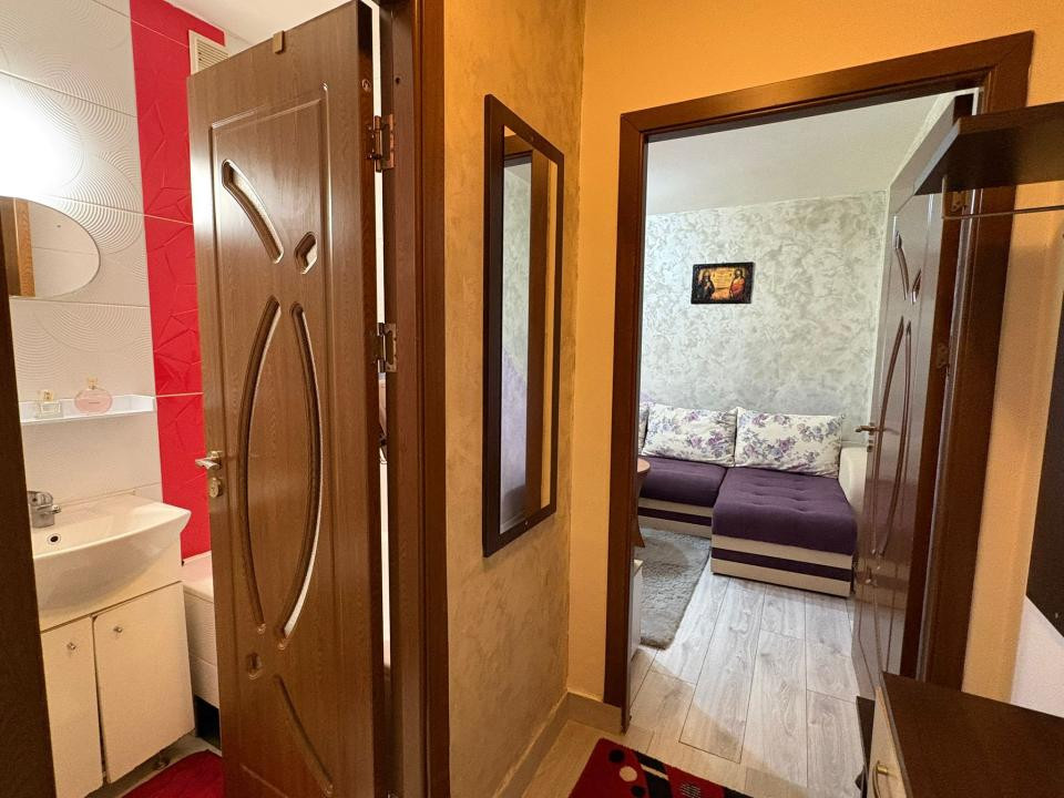 Apartament primitor si renovat, la parterul unui bloc inconjurat de verdeata!